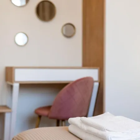 At 30 Viale Famagosta Apartamento *