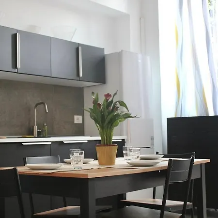 Ample 2-br Space 1 Min To Romolo M2 * Mediolan