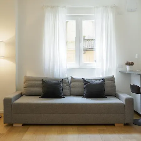 Modern Isola - Near Metro - Hl Collection