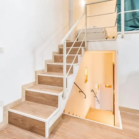 Apartman 7guest Duomo5min Walk-private Cinema Popcorn-castle 6min- Air Cond