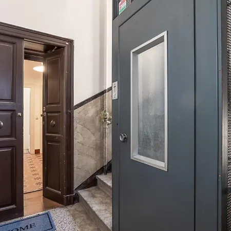 Appartement Stylish Flat On The Navigli For 6 Milaan