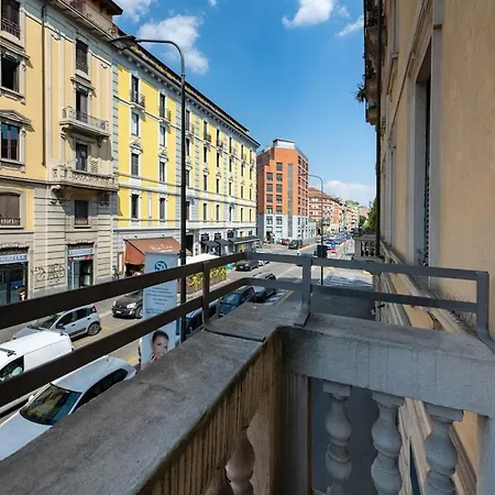 Isola - Porta Nuova- Elegant 1bdr With Balcony Διαμέρισμα *
