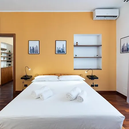 Isola - Porta Nuova- Elegant 1bdr With Balcony Διαμέρισμα *