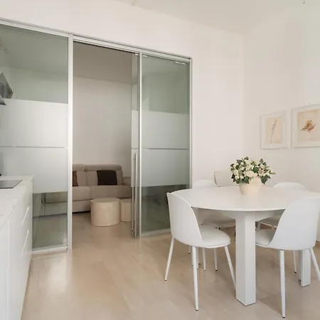 Guesthost - Cozy Balcony X6 Guastalla *