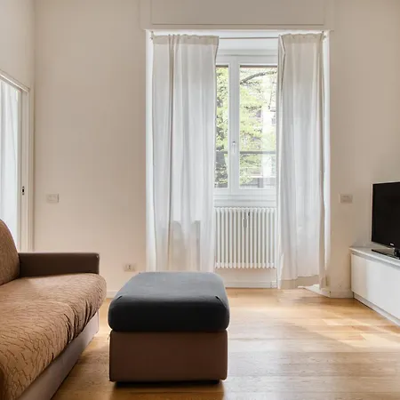 Apartamento 1-br Flat In Porta Romana - Duomo 6 Min M3 Milão