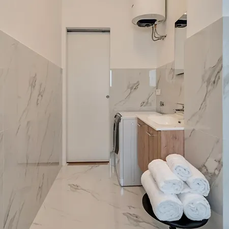 -gorgeous 2bedroom Near The Duomo-6 Pax-keyhost شقة ميلان