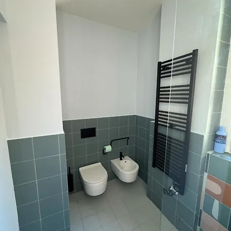 Moderno Monolocale Con Balcone E Parcheggio 204