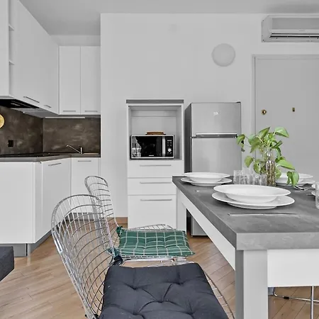 Ri24 Bright Two-room With A Cozy Balcony Appartamento Milano
