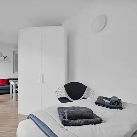 Ri24 Bright Two-room With A Cozy Balcony * Milano