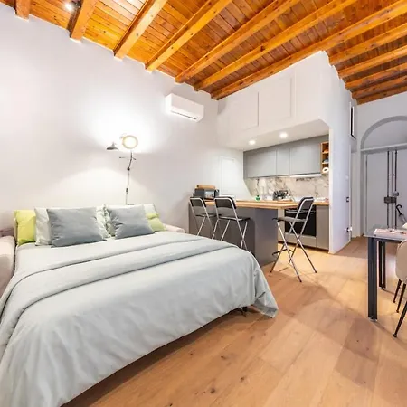아파트 Downtown Luxury Sleeps 4, Crocetta, 8 Min From The Duomo *