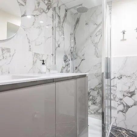 Downtown Luxury Sleeps 4, Crocetta, 8 Min From The Duomo شقة