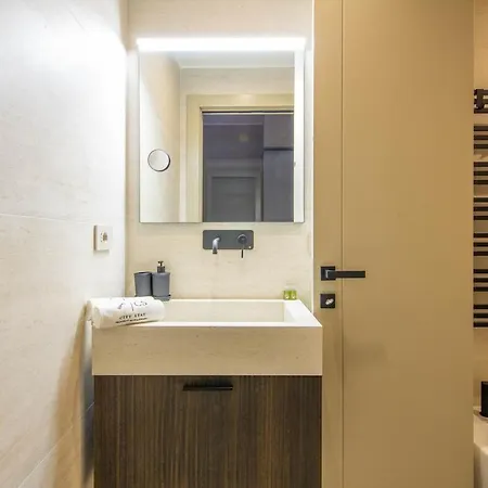 Apartment Luxury In The Center 1bedroom With Ac And Balcony Milan