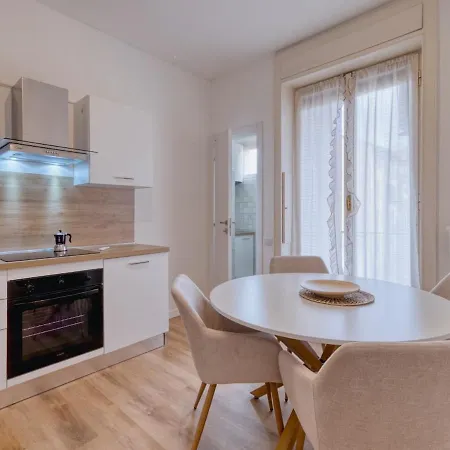 Appartamento Xenia - 3 In Via Lepontina 9 Milano