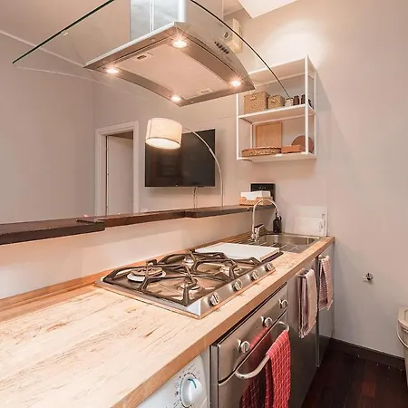 In The Heart Of Milan, Just A Short Walk From The Duomo! *