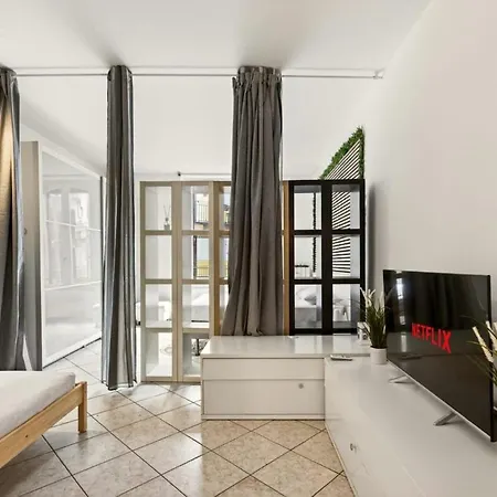 Elegant Comfort Prime Area With Ac & Wi-fi *