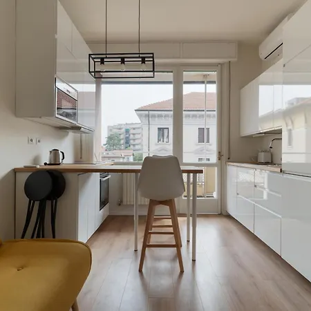 Guesthost - Cozy Balcony Flat Affori Mm3 *