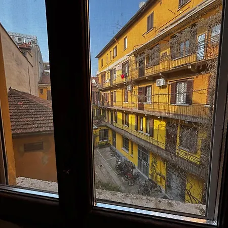 In Chinatown, Milan, Italy Apartamento