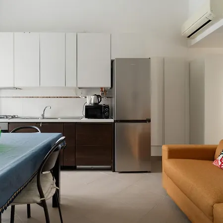 Guesthost - Comfy Flat Zara Mm5 Close To Isola