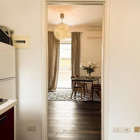 Brera Sun Terrace, Light-filled 4th R Floor Gem شقة *