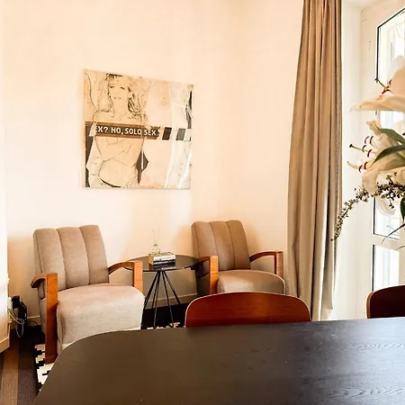 شقة Brera Sun Terrace, Light-filled 4th R Floor Gem *