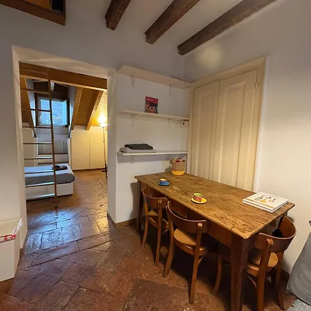 Appartement Navigli Art Apartment- M2 Porta Genova Milaan