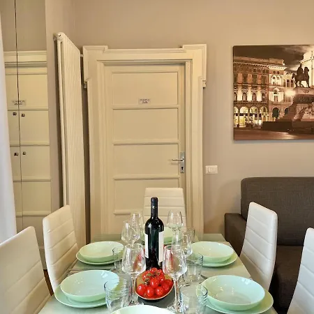 Two Bedroom With Views In Porta Venezia Apartamento