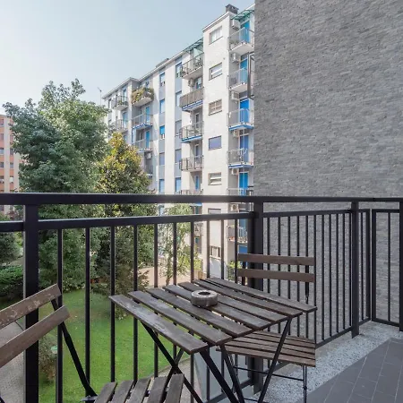 Xenia - 2 In Via Breno 1 Apartman