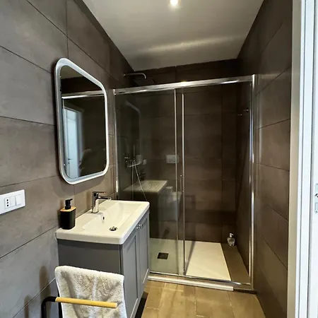 Appartement Trilocale Moderno Con Terrazzo E Parcheggio