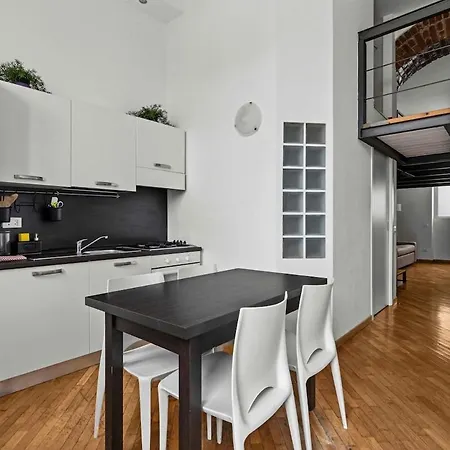 Apartman Elegant Loft Con Giardino In Citta - Scooter Park