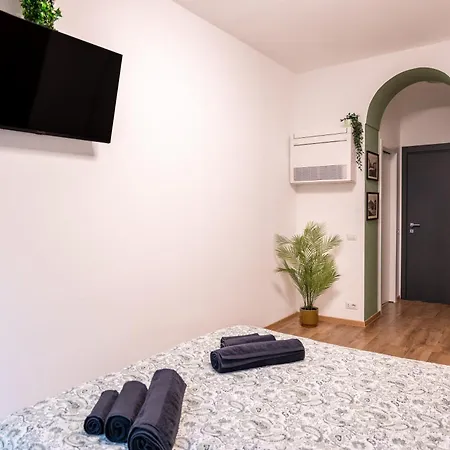 Emerald House - Station 700m *