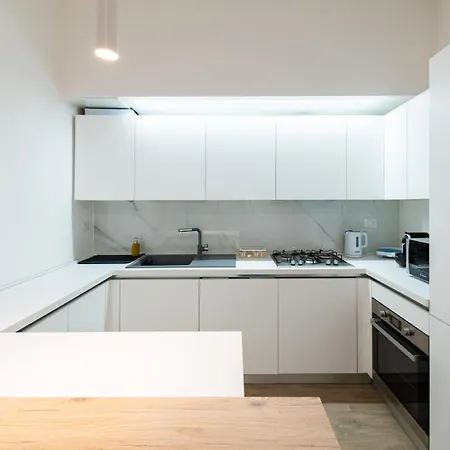 Quiet And Modern Near Metro M1