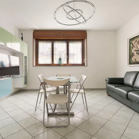 Guesthost - Comfy Flat X4 Near Abbiategrasso Mm2
