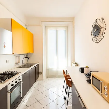 Spacious And Modern 3 Bedroom 2 Bathroom *