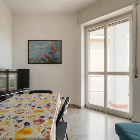 Guesthost - Comfy Balcony Flat Steps From Navigli Appartement