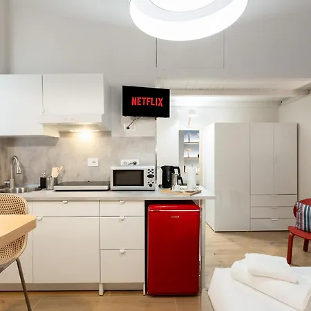 Superstay - Ticinese 50, Navigli & Duomo 아파트 *