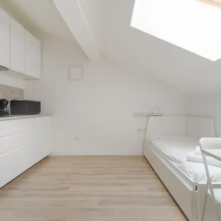 Guesthost - Cozy Near Porta Romana * Milano