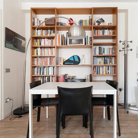 Apartamento Guesthost - Cozy Balcony Flat X2 Porta Garibaldi *