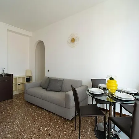 Charming Two-room With View Of San Siro Stadium Upper Floor Daire *