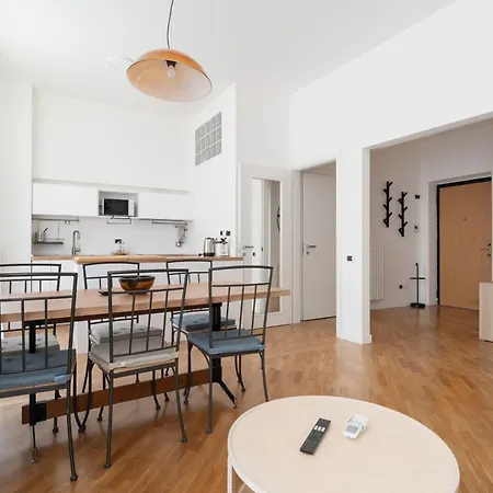 شقة Guesthost - Spacious Flat X6 Porta Venezia Mm1