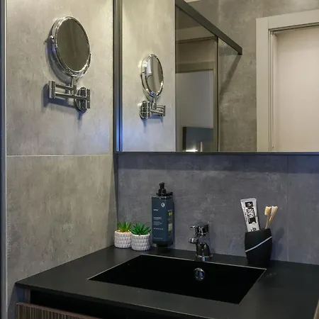 Modern In Near Porta Romana Balcony Milano