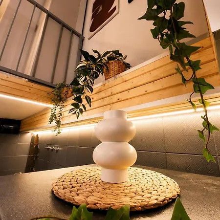 Zona Navigli Design Loft , Proiettore Schermo 80