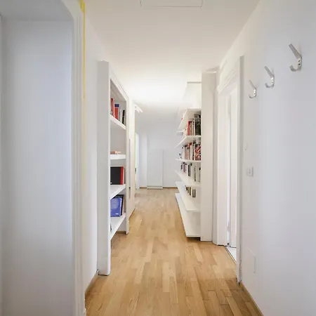 The Design Library - Monforte San Babila شقة ميلان