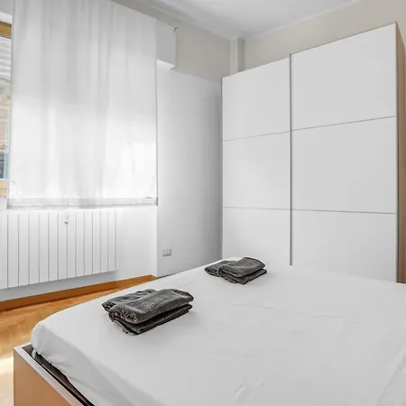 Modern With Air Conditioning * Milaan