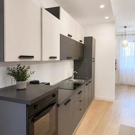 - Two-bedroom Near Duomo * ميلان