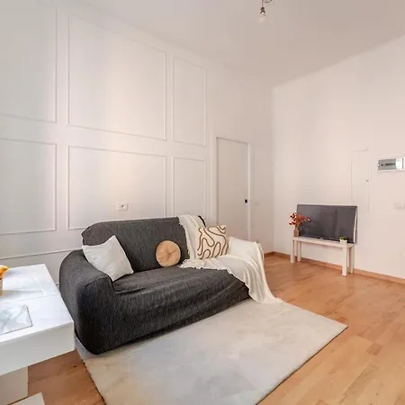 Two-bedroom Arco Flat With Free Parking *