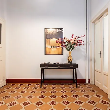 Stylish Flat On The Navigli For 6 Milaan