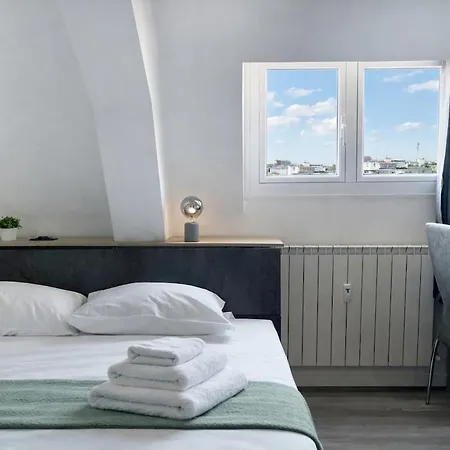 Bright Modern Loft In The Crocetta Area Apartman