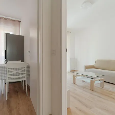 Appartement Guesthost - Cozy Balcony Flat Comasina Mm3 *