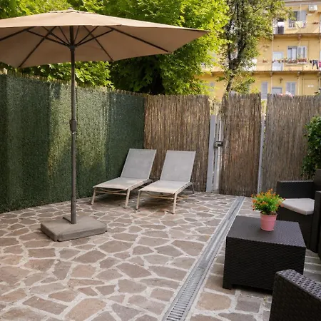 Modern With Private Patio Near Navigli & Bocconi Apartamento