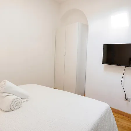 Modern With Private Patio Near Navigli & Bocconi Apartamento